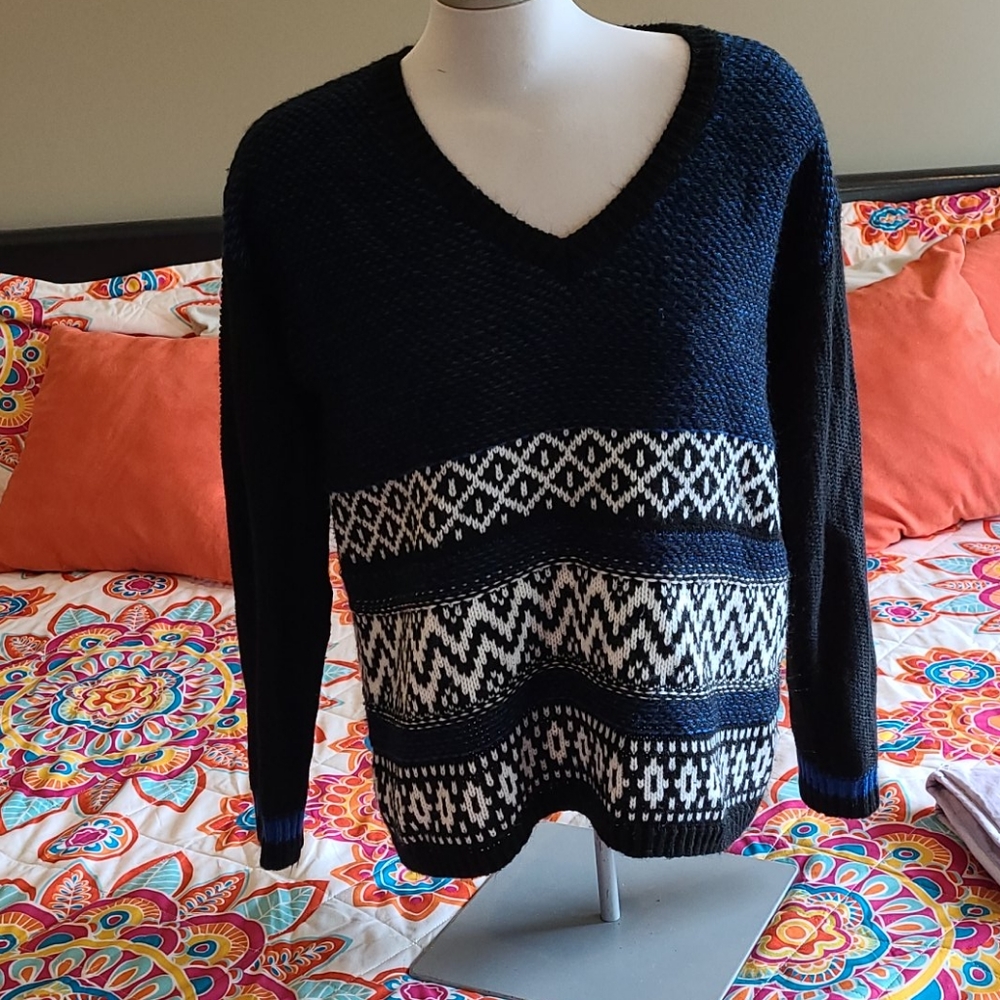 Lumiere blue and black v neck sweater. Size large